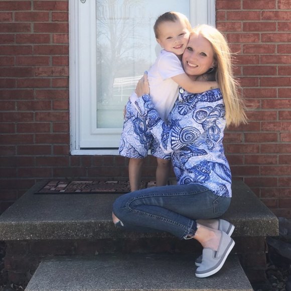 Meet your Posher, Elizabeth - Picture 2 of 4